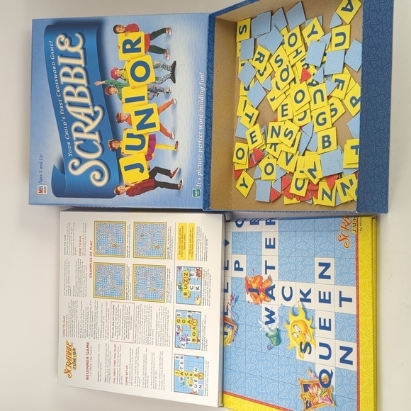 SCRABBLE Junior - Picture 2 of 6